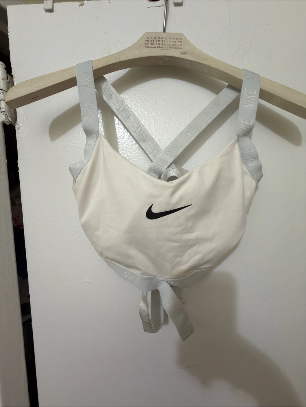 🏷️ Nike Sports Bra – Size L – Gently Used